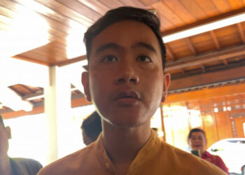 Gibran Tetap Ngantor di Balai Kota Solo Meski Dipanggil Bawaslu
