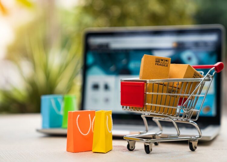 Pesatnya Digitalisasi UMKM di Indonesia: Shopee Unggul sebagai Platform Utama Berjualan Online