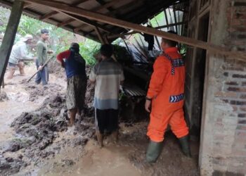 Akibat Longsor Rumah Warga di Tulungagung Tertimpa Material 9 Meter