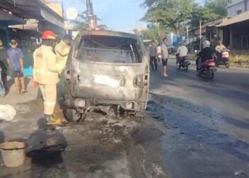 Minibus Terbakar Mendadak di Malang, Dua Orang  Alami Luka Bakar