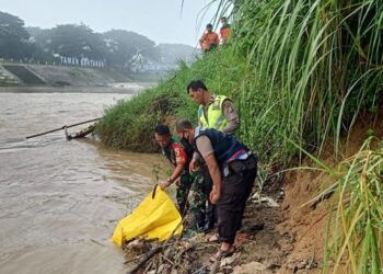 Penemuan Bayi Tersangkut Bambu di Bengawan Madiun, Hebohkan Warga