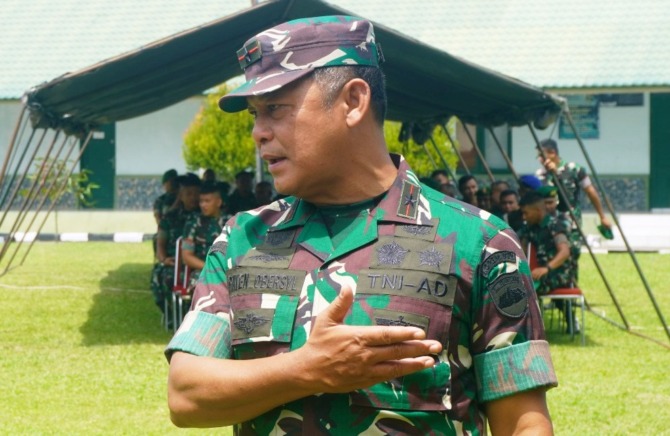 Komandan Korem 032/Wirabraja Brigjen TNI Rayen Obersyl