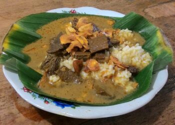 Menjelajahi Kelezatan Nasi Gandul: Ikon Kuliner Pati yang Melegenda