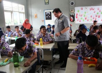 Airlangga Hartarto Hadiri Acara Simulasi Makan Siang Gratis