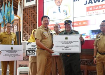 PJ Gubernur Jawa Tengah Salurkan Bantuan Rp 107 Miliar Guna Tekan Inflasi di Kebumen