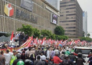 Demo Massa di Depan Bawaslu RI Picu Kemacetan di MH Thamrin