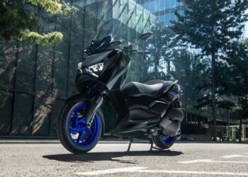 Yamaha XMAX Connected Kini Hadir dengan Kelir Baru Bergaya Racing
