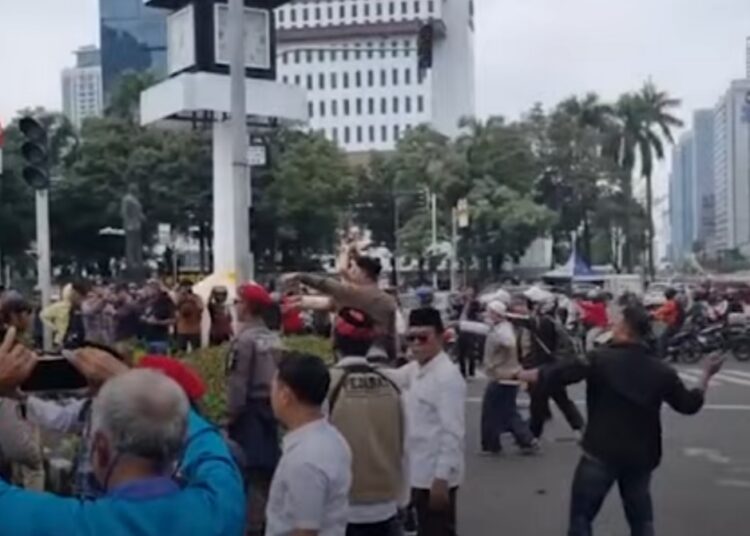 Sidang Perdana Sengketa Pemilu 2024 Diwarnai Aksi Saling Lempar Batu