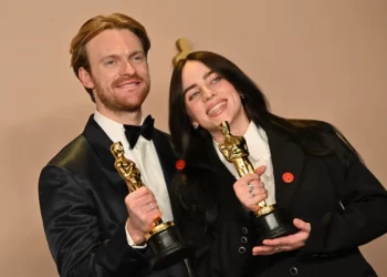 Billie Eilish: Penyanyi Muda Berbakat dengan 2 Piala Oscar