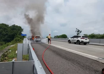Mobil Terbakar Secara Misterius di Jalan Tol Semarang-Solo