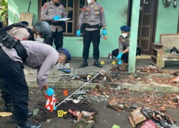 Rumah Hancur Karena Ledakan Mercon Diperiksa Tim Gegana