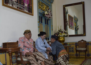 HajadDalem Pangabekten Kraton Surakarta, Ratusan Abdi Dalem Sungkem PB XIII dan Permaisuri