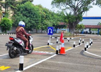“Uji Materi SIM: Pria di Solo Minta Penyesuaian Usia Pengajuan SIM untuk Pengendara di Bawah 17 Tahun”