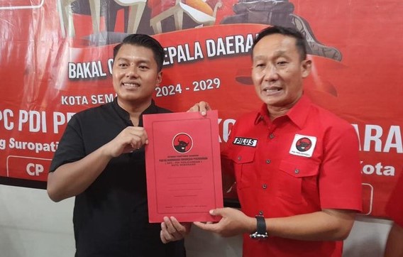 Ade Bhakti Daftar Sebagai Bacalon Wakil Wali Kota Semarang Lewat PDIP