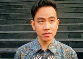 Gibran Akhirnya Buka Suara Soal Pembagian Buku Tulis Bergambar Jan Ethes