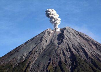 Gunung Semeru Meletus: Erupsi Capai 600 Meter, Masyarakat Diimbau Waspada