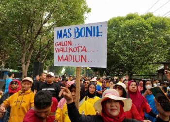 Dorong Maju Pilwalkot Madiun, Ribuan Pendukung Padati Kediaman Bonie Laksmana