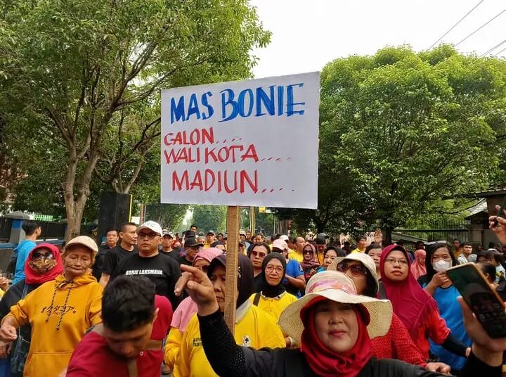 Dorong Maju Pilwalkot Madiun, Ribuan Pendukung Padati Kediaman Bonie Laksmana