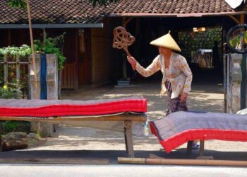 Mepe Kasur: Tradisi Unik Suku Osing Banyuwangi Jelang Idul Adha