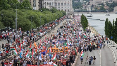 Demo Besar Guncang Budapest: Ratusan Ribu Orang Kecam Kebijakan Uni Eropa terhadap Rusia