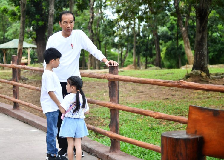 Habiskan Akhir Pekan, Jokowi Berikan Apresiasi Kepada Pengelola Solo Safari