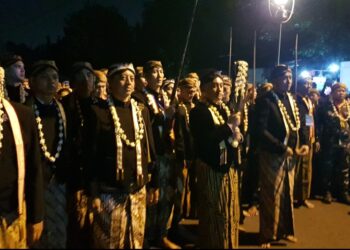 Khidmat, Ribuan Abdi Dalem Karaton Surakarta Ikuti Tradisi Kirab Pusaka 1 Suro