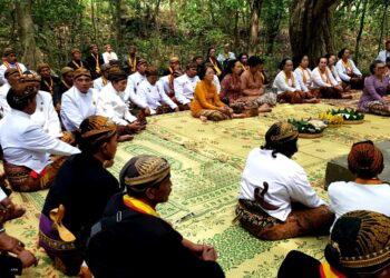 Pungkasi Rangkaian Tradisi Kiblat Sekawan, Pengageng Keputren & Putri Dalem Pimpin Wilujengan di Hutan Krendowahono