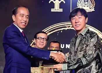 Bawa Kemajuan Sepak Bola Indonesia, Shin Tae-yong Raih Golden Visa 