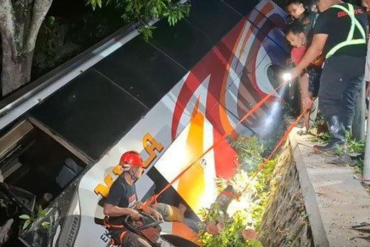 Bus Mira Masuk Parit di Ngawi, Segini Korbannya