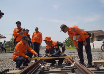 KAI Daop 7 Madiun Pastikan Keamanan Jalur Kereta Madiun- Walikukun