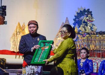 GKR Pakoe Boewono Hadiri Pagelaran Wayang Kulit di Karangpatihan Ponorogo, Pengunjung Membludak