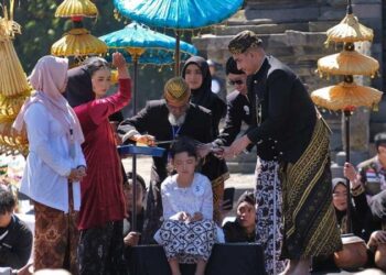 13 Anak Berambut Gimbal Jalani Ruwatan di Dieng Culture Festival 2024
