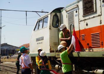 Meriahkan HUT RI ke-79: Lokomotif PT KAI Daop 7 Madiun Disulap dengan Nuansa Merah Putih