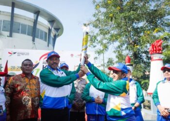PJ Gubernur Jateng Lepas Kirab Obor Peparnas XVII, Api Mrapen Siap Menggelora di Solo Raya