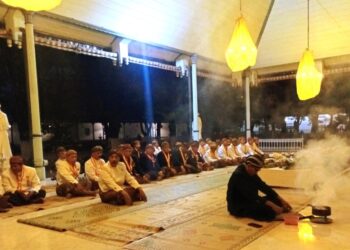 Wilujengan Malam Ariaya, Panjat Doa Kraton Surakarta Jelang Kirab Gunungan Sekaten