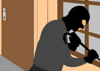 Dikira Tak Ketahuan, Pencuri Dana Bos di Jombang Ditangkap Saat Santai di Rumahnya