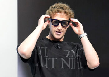 Zuckerberg Prediksi Kacamata Pintar Jadi Platform Utama Gantikan Smartphone