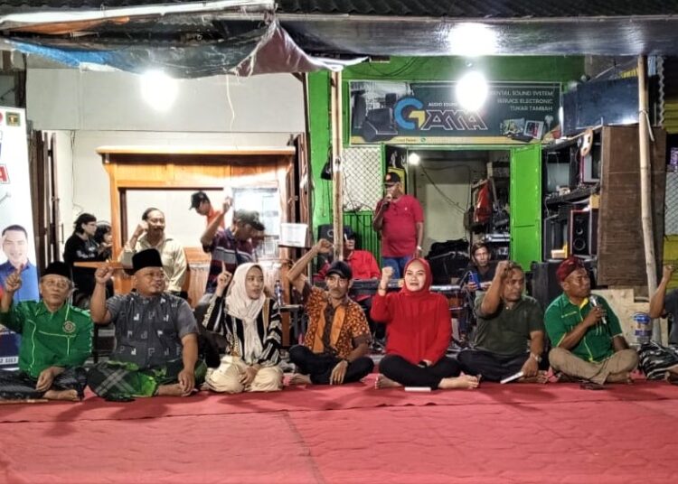 Paslon Dadi Gelar Dialog Bersama Warga Pasar Kotak, Janjikan Perbaikan Pasar di 2026 hingga SPP Gratis