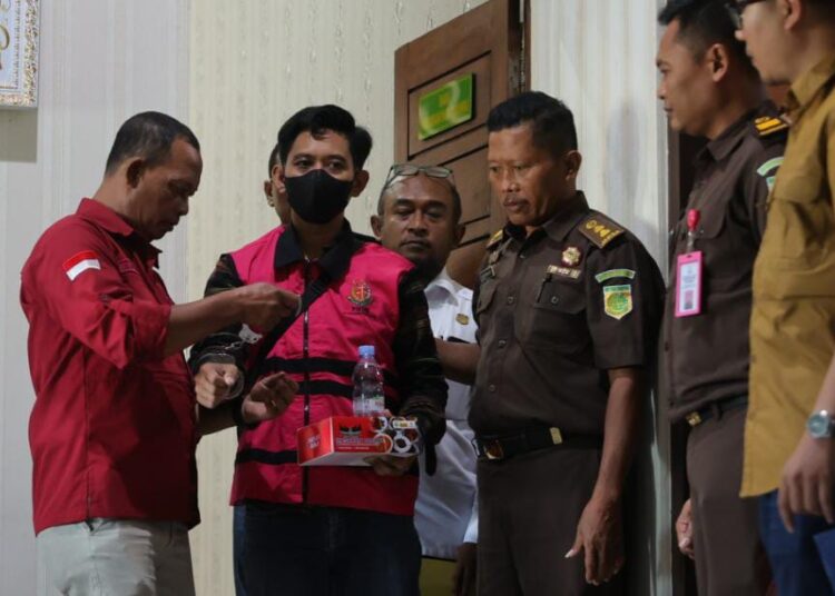 Kejari Madiun Tahan Tersangka Dugaan Korupsi Bank Pemerintah Senilai Rp 2,8 Miliar