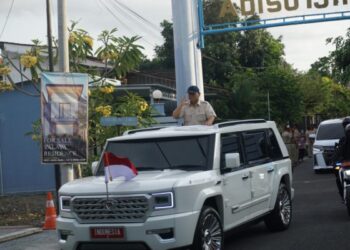 Prabowo Minta Pejabat Negara Gunakan Mobil Produksi Pindad