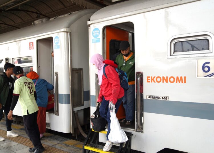 KA Kahuripan: Pilihan Favorit untuk Perjalanan Nyaman dari Madiun ke Bandung