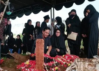 Ibunda Ussy Sulistiawaty Meninggal Dunia Setelah Berjuang Melawan Penyakit Ginjal