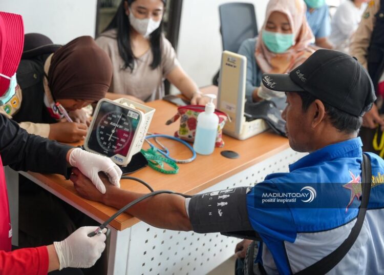 Pastikan Keselamatan Penumpang, Kemenkes Gelar Tes Kesehatan Sopir Bus di Terminal Purbaya