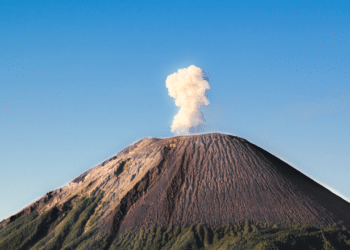 Erupsi Gunung Semeru Capai 1 Kilometer, PVMBG Rekomendasikan Jarak Aman