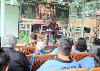 Khidmat, Gereja di Madiun Ini Rayakan Natal Penuh Dengan Doa dan Pujian