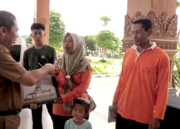 Dua Keluarga Asal Madiun Boyongan ke Sulawesi, Dapat Uang Saku 5 juta