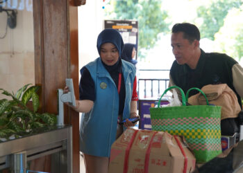 KAI Daop 7 Madiun Maksimalkan Pelayanan Nataru dengan Petugas Tambahan dan Dukungan Railfans