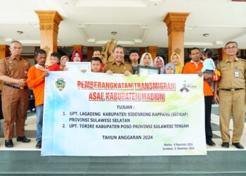Dua Keluarga Kabupaten Madiun Berangkat Mengikuti Program Transmigrasi 2024