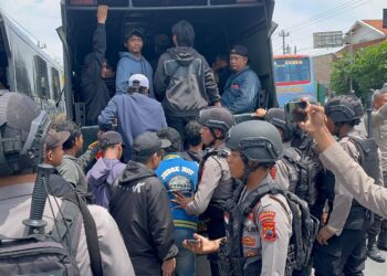 Regulasi Dilanggar, Polresta Surakarta Pulangkan Paksa Ratusan Bonek