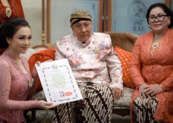 Celine Evanglista Terima Gelar Kebangsawanan Kraton Surakarta